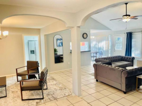 Classic Style Home in Houston Texas 10 mins from The Galleria & 5 min to China Town